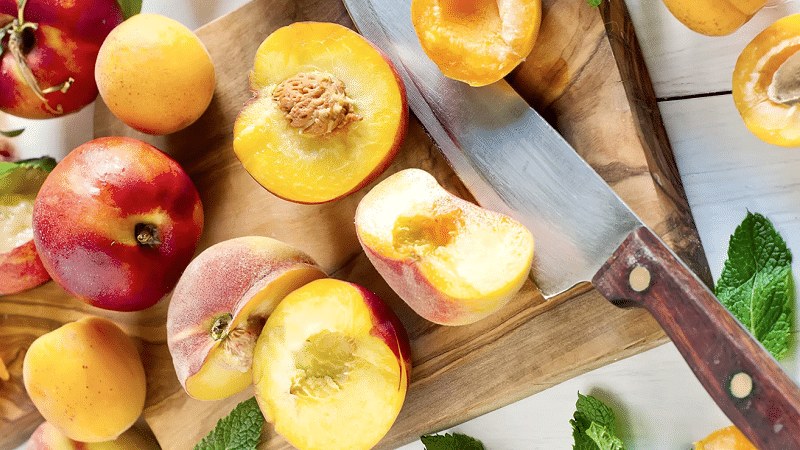 The benefits and harms of peaches for women