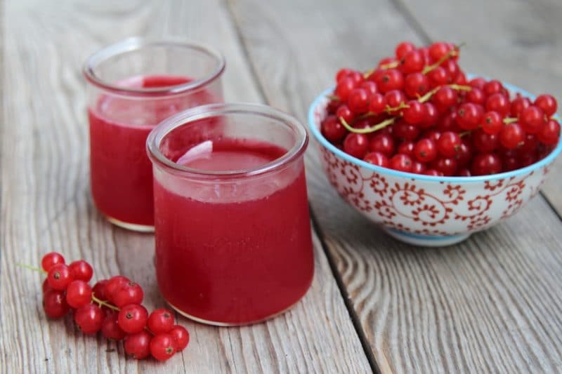 The benefits and harms of red currants for women's health