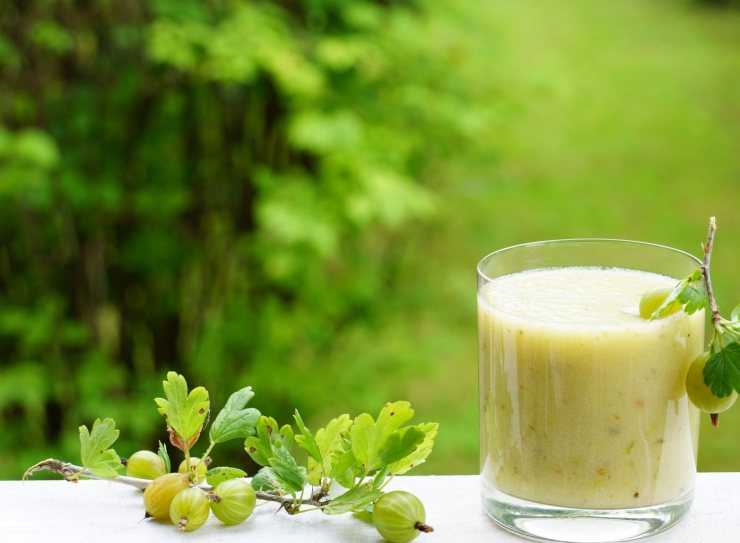 Câte calorii sunt fructele regale și este posibil să mănânci agrișe în timp ce slăbești?